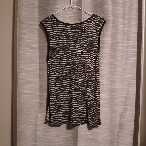 Tank - Picture 2 of 4